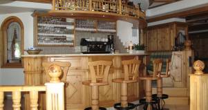 Bancone Bar tutte le realizzazioni in legno su misura